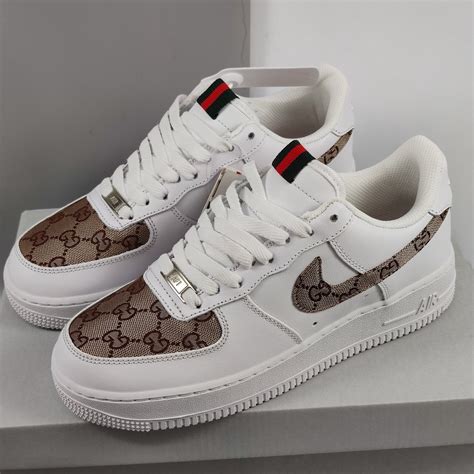 nike per gucci dipinte a mano|NIKE AIR FORCE 1 CARTOON .